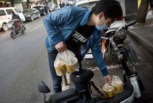 武汉复工餐厅老板：有事做了，焦虑的心就踏实下来了【重庆火锅底料批发在哪】